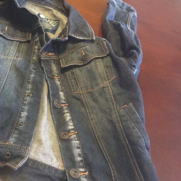 A jacket - Picture 5 of 6